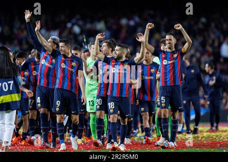 Barcelona, Spanien. 20. Mai 2023. Die Spieler von Barcelona feiern den League-Titel nach dem LaLiga-Spiel zwischen dem FC Barcelona und der Real Sociedad im Spotify Camp Nou in Barcelona, Spanien. Kredit: Christian Bertrand/Alamy Live News Stockfoto