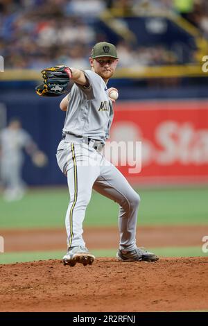 St. Petersburg, Florida, USA; Milwaukee Brewers, der den Pitcher startet Eric Lauer (52) spielt während eines MLB-Spiels gegen den Tampa Bay Rayson Saturday, Stockfoto