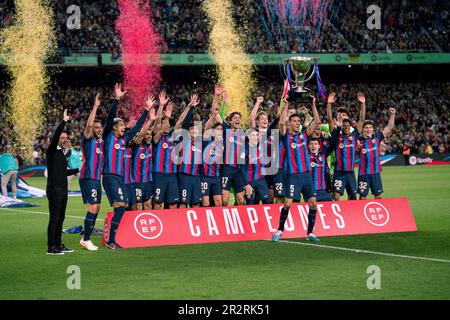 Barcelona, Spanien. 20. Mai 2023. Team Barcelona feiert den Sieg des Meisterschaftstitels nach dem spanischen Fußballspiel La Liga zwischen dem FC Barcelona und der Real Sociedad in Barcelona, Spanien, am 20. Mai 2023. Kredit: Joan Gosa/Xinhua/Alamy Live News Stockfoto