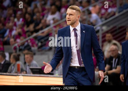 Cheftrainer Tuomas IISALO (BON, mi.) Macht eine klare Ankündigung, energisch. Endstand 95:78, Basketball 1. Bundesliga/Telekom Baskets Bonn-NINERS Chemnitz/BON vs CHE/Playoffs Viertelfinalspiel 2., im TELEKOMDOME am 19. Mai 2023 Stockfoto