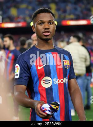 Sabadell, Barcelona, Spanien. 20. Mai 2023. Barcelona Spanien 20.05.2023 Ansu Fati (FC Barcelona) zeigt auf der La Liga Santander zwischen dem FC Barcelona und der Real Sociedad im Camp Nou am 20. Mai 2023 in Barcelona. (Kreditbild: © Xavi Urgeles/ZUMA Press Wire) NUR REDAKTIONELLE VERWENDUNG! Nicht für den kommerziellen GEBRAUCH! Stockfoto