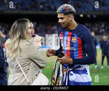 Sabadell, Barcelona, Spanien. 20. Mai 2023. Barcelona Spanien 20.05.2023 Familie Ronald Araujo (FC Barcelona) Look während der La Liga Santander zwischen dem FC Barcelona und Real Sociedad im Camp Nou am 20. Mai 2023 in Barcelona. (Kreditbild: © Xavi Urgeles/ZUMA Press Wire) NUR REDAKTIONELLE VERWENDUNG! Nicht für den kommerziellen GEBRAUCH! Stockfoto