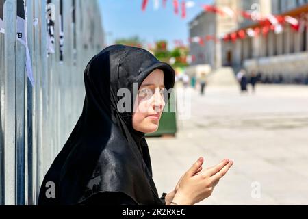 Istanbul Türkei. Porträt einer jungen Frau aus dem Bezirk Fatih Stockfoto