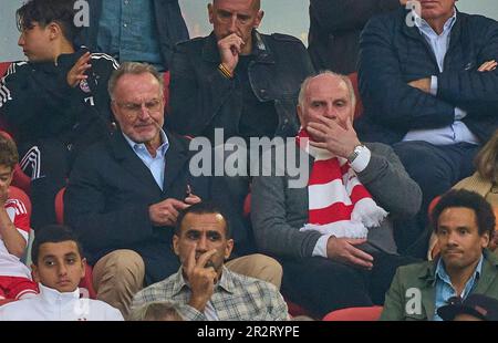 Karl-Heinz RUMMENIGGE (CEO, Vorstandsvorsitzender FCB AG) Uli HOENESS (ehemaliger Präsident des FCB), Ehrenpräsident, im Spiel FC BAYERN MUENCHEN – RB LEIPZIG 1-3 1. Deutsche Fußballliga am 20. Mai 2023 in München. Saison 2022/2023, Spieltag 33, 1. Bundesliga, FCB, München, 33.Spieltag. © Peter Schatz / Alamy Live News - die DFL-VORSCHRIFTEN VERBIETEN DIE VERWENDUNG VON FOTOS als BILDSEQUENZEN und/oder QUASI-VIDEO - Kredit: Peter Schatz/Alamy Live News Stockfoto