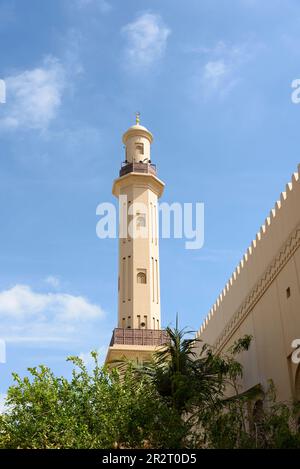 Minarett in Bur Dubai, Khor Dubai (Dubai Creek), Dubai, Vereinigte Arabische Emirate Stockfoto