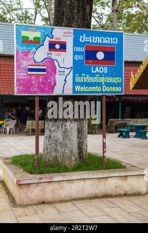 Donsao, Laos - 7. September 2018: Willkommen im Donsao-Schild im Goldenen Dreieck, Laos. Stockfoto