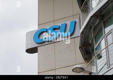 München, Bayern, Deutschland - 19. April 2023: Unterschreiben Sie im Sitz der konservativen Christlichen Sozialpartei - CSU in München, Deutschland - die CSU Oper Stockfoto