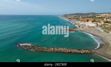 Duquesa oder Burgstrand an der Küste von Manilva, Andalusien Stockfoto