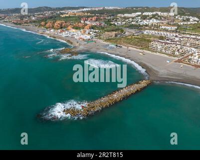 Duquesa oder Burgstrand an der Küste von Manilva, Andalusien Stockfoto