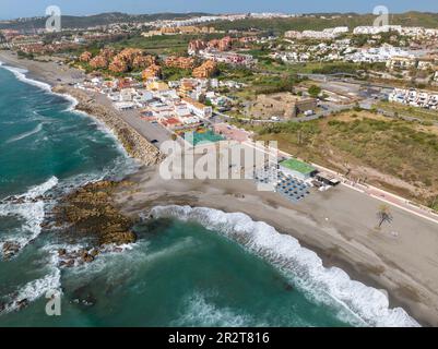 Duquesa oder Burgstrand an der Küste von Manilva, Andalusien Stockfoto