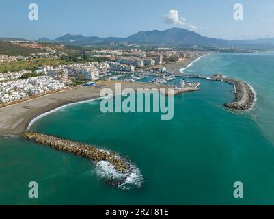 Duquesa oder Burgstrand an der Küste von Manilva, Andalusien Stockfoto