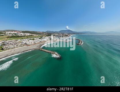 Duquesa oder Burgstrand an der Küste von Manilva, Andalusien Stockfoto