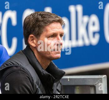 Sport, Fußball, Bundesliga, 2022/2023, FC Schalke 04 vs. SG Eintracht Frankfurt 2-2, Veltins Arena Gelsenkirchen, Cheftrainer Oliver Glasner (SGE), DFL-VORSCHRIFTEN VERBIETEN DIE VERWENDUNG VON FOTOS ALS BILDSEQUENZEN UND/ODER QUASI-VIDEO Stockfoto