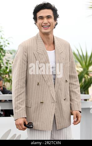 Cannes, Frankreich. 21. Mai 2023. Der amerikanische Schauspieler Charles Melton nimmt am Sonntag, den 21. Mai 2023, am 76. Filmfestival von Cannes im Palais des Festivals in Cannes, Frankreich, Teil. Foto: Rune Hellestad/ Kredit: UPI/Alamy Live News Stockfoto