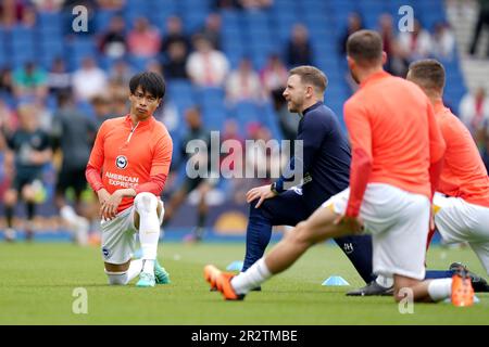 Die Kaoru Mitoma von Brighton und Hove Albion ist vor dem Spiel der Premier League im American Express Community Stadium in Brighton in Aufwärmphase. Foto: Sonntag, 21. Mai 2023. Stockfoto