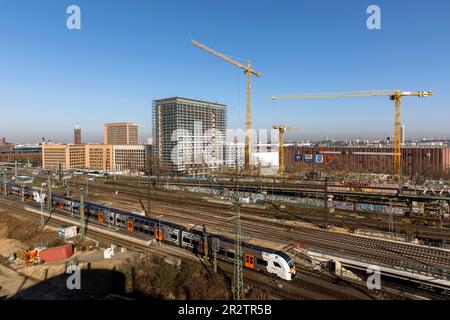 Blick auf den Bahnhof Deutz und der Baustelle des Bauvorhabens MesseCity Koeln in der Nähe der Messegelände im Stadtteil Deutz, Köln, Stockfoto