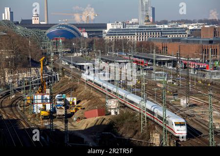 Blick auf den Bahnhof Deutz, Köln, Deutschland. Blick auf den Bahnhof Deutz, Köln, Deutschland. Stockfoto