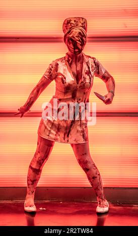 Eine Frau kleidet sich als Krankenschwester aus Silent Hill während Horrorcon UK im Magna Science Adventure Centre in Rotherham. Foto: Sonntag, 21. Mai 2023. Stockfoto