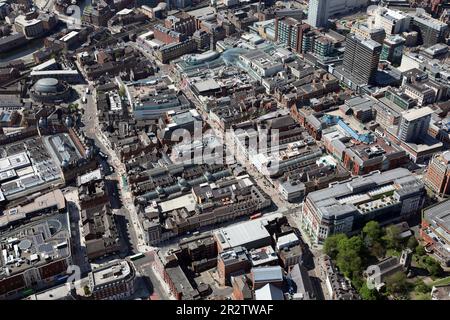 Luftaufnahme des Stadtzentrums von Leeds mit Blick nach Süden über die Headrow zum Victoria Quarter, Briggate und Vicar Lane, Leeds, West Yorkshire Stockfoto