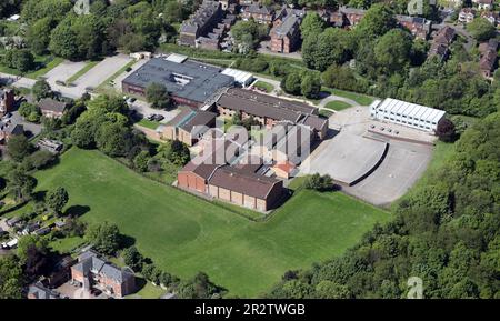 Die Leeds City Academy Schule in Woodhouse, Leeds, West Yorkshire aus der Vogelperspektive Stockfoto