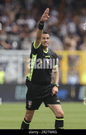 Lecce, Italien. 21. Mai 2023. Schiedsrichter Mariani beim Spiel US Lecce gegen Spezia Calcio, italienische Fußballserie A in Lecce, Italien, Mai 21 2023 Kredit: Independent Photo Agency/Alamy Live News Stockfoto