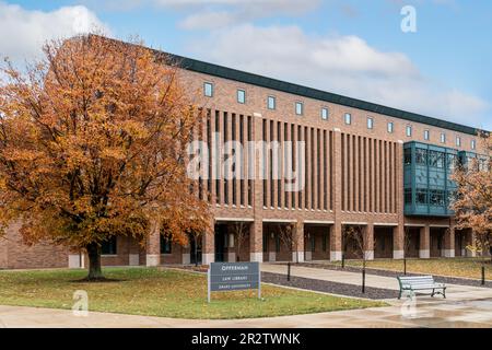 DES MOINES, IA, USA – 5. NOVEMBER 2022: Opperman Law Library auf dem Campus der Drake University. Stockfoto