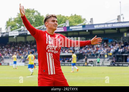 Waalwijk, Niederlande. 21. Mai 2023. WAALWIJK, NIEDERLANDE - MAI 21: Manfred Ugalde vom FC Twente feiert das zweite Tor seiner Teams während des Eredivisie-Spiels zwischen RKC Waalwijk und FC Twente im Mandemakers Stadion am 21. Mai 2023 in Waalwijk, Niederlande (Foto von Marcel ter Bals/Orange Pictures). Guthaben: Orange Pics BV/Alamy Live News Stockfoto