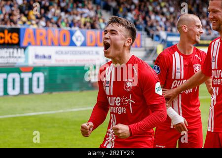 Waalwijk, Niederlande. 21. Mai 2023. WAALWIJK, NIEDERLANDE - MAI 21: Manfred Ugalde vom FC Twente feiert das zweite Tor seiner Teams während des Eredivisie-Spiels zwischen RKC Waalwijk und FC Twente im Mandemakers Stadion am 21. Mai 2023 in Waalwijk, Niederlande (Foto von Marcel ter Bals/Orange Pictures). Guthaben: Orange Pics BV/Alamy Live News Stockfoto