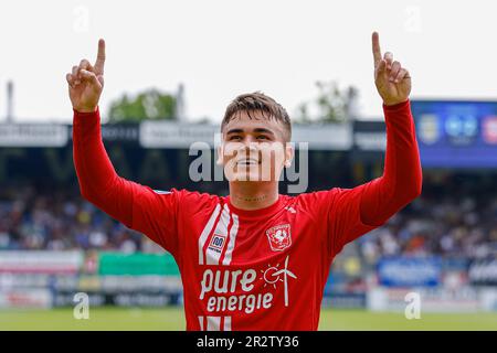 Waalwijk, Niederlande. 21. Mai 2023. WAALWIJK, NIEDERLANDE - MAI 21: Manfred Ugalde vom FC Twente feiert das zweite Tor seiner Teams während des Eredivisie-Spiels zwischen RKC Waalwijk und FC Twente im Mandemakers Stadion am 21. Mai 2023 in Waalwijk, Niederlande (Foto von Marcel ter Bals/Orange Pictures). Guthaben: Orange Pics BV/Alamy Live News Stockfoto