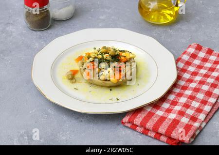 Hausgemachte Artischocke mit Olivenöl aus türkischer Küche Stockfoto