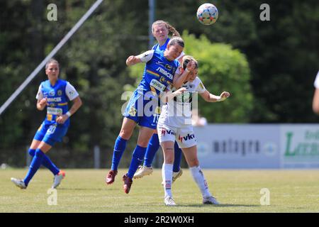 Julia Tabotta (19 SKN St Polten) und Eileen Campbell (7 SCR Altach), die beim Spiel „Planet Pure Frauen Bundesliga“ den Titel antreten, SKN St Polten gegen SCR Altach an der Liese Prokop Sportanlage Rohrbach (Tom Seiss/SPP). Kredit: SPP Sport Press Photo. Alamy Live News Stockfoto