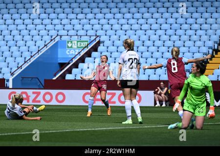 Birmingham, Großbritannien. 21. Mai 2023 Kirsty Hanson von Aston Villa feiert am 21. Mai 2023 im Villa Park in Birmingham das Eröffnungstor des Women's Super League-Spiels zwischen Aston Villa und Liverpool. Dieses Bild darf nur zu redaktionellen Zwecken verwendet werden. Nur redaktionelle Verwendung. Kredit: Ashley Crowden/Alamy Live News Stockfoto