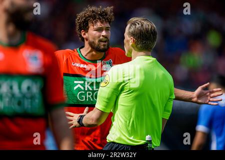 Nijmegen, Niederlande. 21. Mai 2023. NIJMEGEN, NIEDERLANDE - MAI 21: Philippe Sandler von NEC Nijmegen im Gespräch während des Eredivisie-Spiels zwischen NEC Nijmegen und AZ Alkmaar im Goffertstadion am 21. Mai 2023 in Nijmegen, Niederlande (Foto von Broer van den Boom/Orange Pictures). Kredit: Orange Pics BV/Alamy Live News Stockfoto