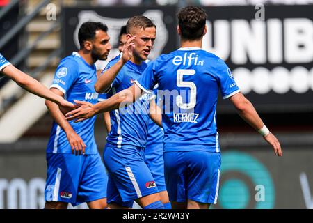 NIJMEGEN – Jesper Karlsson von AZ Alkmaar feiert die 0-3. Weltmeisterschaft während des niederländischen Premier-League-Spiels zwischen NEC und AZ Alkmaar am 21. Mai 2023 in De Goffert in Nijmegen, Niederlande. ANP ED VAN DE POL Stockfoto