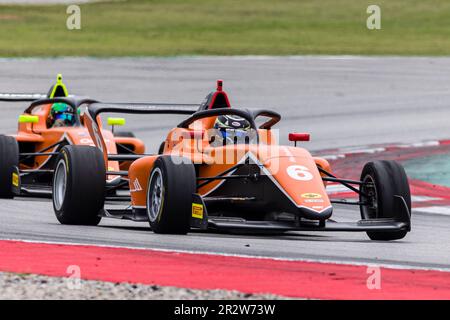 21. Mai 2023; Circuit de Barcelona-Catalunya, Barcelona, Katalonien, Spanien: 6 Stunden Barcelona, Tag 2; Amna Al Qubaisi (ARE) mit der MP Motorsport Formula One Academy Tatuus Automobili Stockfoto