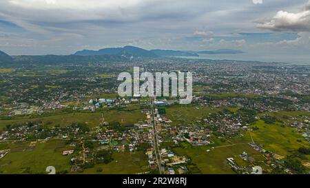 Die Luftdrohne Banda Aceh ist die Hauptstadt und größte Stadt in der Provinz Aceh. Sumatra, Indonesien. Stockfoto