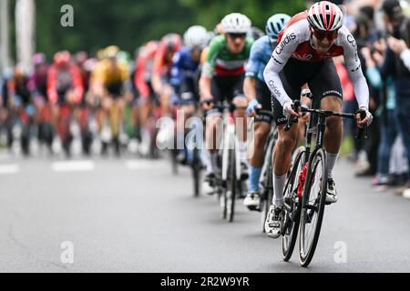 Bergamo, Italien. 21. Mai 2023. BERGAMO, ITALIEN - MAI 21: Bauke Mollema aus den Niederlanden und Team Trek - Segafredo und Francois Bidard aus Frankreich und Team Cofidis treten während des 106. Giro d'Italia 2023, Phase 15, einer 195km. Etappe von Seregno nach Bergamo/#UCIWT/am 21. Mai 2023 in Seregno, Italien, an der Trennung an. Foto: Tiziano Ballabio Credit: Live Media Publishing Group/Alamy Live News Stockfoto