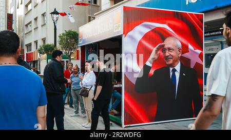 Izmir, Türkei. 20. Mai 2023. Wahlstand der Republikanischen Volkspartei und Präsidentschaftskandidat Kemal Kılıcdaroglu für die zweite Wahlrunde im Mai 28, Präsidentschaftswahlen in der Türkei Kredit: İdil Toffolo/Alamy Live News Stockfoto