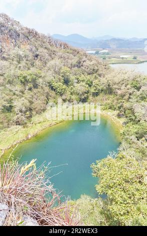 Die überblickten Maya-Ruinen von Chinkultic in der Nähe des Nationalparks Montebello Lakes in Chiapas Stockfoto