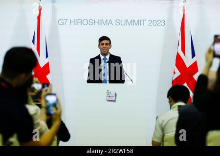 Hiroshima, Japan. 21. Mai 2023. Der britische Premierminister Rishi Sunak spricht auf einer Pressekonferenz nach dem Gipfeltreffen der G7-Staats- und Regierungschefs in Hiroshima, Westjapan, am 21. Mai 2023. (Credit Image: © POOL via ZUMA Press Wire) NUR REDAKTIONELLE VERWENDUNG! Nicht für den kommerziellen GEBRAUCH! Kredit: ZUMA Press, Inc./Alamy Live News Stockfoto