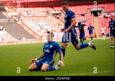 London, Großbritannien. 21. Mai 2023. FC Halifax Town feiert sein Eröffnungsziel gegen Gateshead im FA-Trophäen-Finale. Tor geschossen. Von Nr. 19 Jamie Cook. Kredit: Thomas Jackson/Alamy Live News Kredit: Thomas Jackson/Alamy Live News Stockfoto