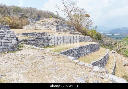 Die überblickten Maya-Ruinen von Chinkultic in der Nähe des Nationalparks Montebello Lakes in Chiapas Stockfoto