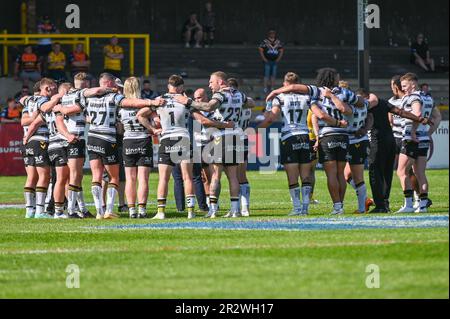 Hull Players versammeln sich nach dem Betfred Challenge Cup-Spiel Castleford Tigers vs Hull FC in der MEND-A-Hose Jungle, Castleford, Großbritannien, 21. Mai 2023 (Foto von Craig Cresswell/News Images) in, 5./21. Mai 2023. (Foto: Craig Cresswell/News Images/Sipa USA) Kredit: SIPA USA/Alamy Live News Stockfoto