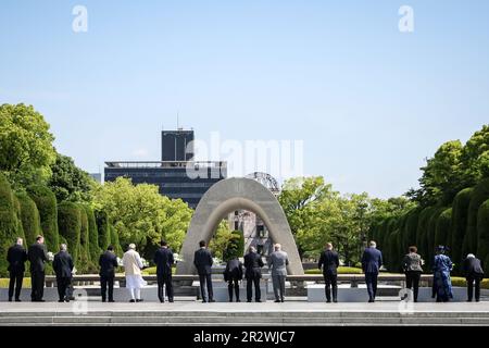 21. Mai 2023, Hiroshima, Hiroshima, Japan: HIROSHIMA, JAPAN - MAI 21: Organisation für wirtschaftliche Zusammenarbeit und Entwicklung (OECD) Generalsekretär Mathias Cormann, Weltbankpräsident David Malpass, Ministerpräsident Pham Minh Chinh Vietnams, indischer Premierminister Narendra Modi, südkoreanischer Präsident Yoon Suk Yeol, indonesischer Präsident Joko Widodo, japanischer Ministerpräsident Fumio Kishida, Präsident der Komoren Assoumani, Azali Premierminister Mark Brown der Cookinseln, australischer Premierminister Anthony Albanese, geschäftsführende Direktorin des Internationalen Währungsfonds (IWF) Kristalina Georgieva, World Tra Stockfoto