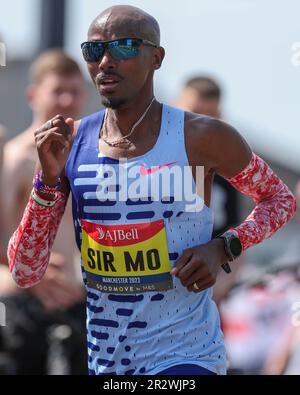 Manchester, Großbritannien. 21. Mai 2023. Sir Mo Farah führt am Sonntag, den 21. Mai 2023, den Great Manchester Run in Manchester, Großbritannien, durch (Foto: Phil Bryan/Alamy Live News). Guthaben: Philip Bryan/Alamy Live News Stockfoto