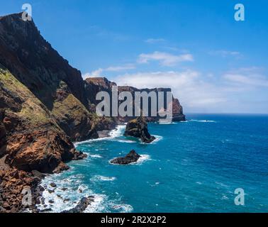 Wunderschöne Naturkulisse der Insel Madeira. Atlantik, Portugal. Aussichtspunkt Ponta do rosto im östlichen Teil der Halbinsel Ponta de sao Lourence Stockfoto