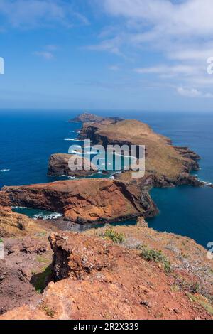 Wunderschöne Naturkulisse der Insel Madeira. Atlantik, Portugal. Aussichtspunkt Ponta do rosto im östlichen Teil der Halbinsel Ponta de sao Lourence Stockfoto