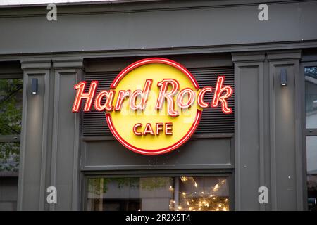 lyon , Aura Frankreich - 05 04 2023 : Hard Rock Cafe Schild Text und Markenlogo lyon City Fassade Kettenschild Coffee Shop Company Stockfoto