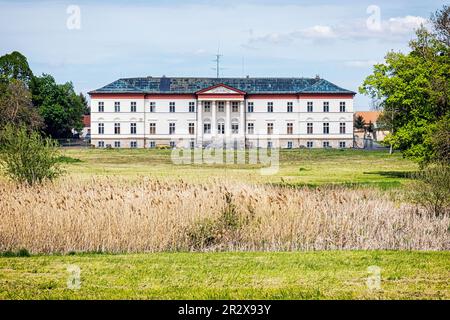 Herrenhaus in Dolna Krupa, slowakische republik. Reiseziel. Architektonisches Thema. Kulturelles Erbe. Stockfoto