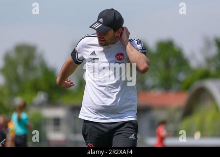 Aschheim, Deutschland. 21. Mai 2023. Aschheim, Deutschland, Mai 21. 2023: Trainer Osman Cankaya (1. FC Nürnberg) in den 2 Jahren. Frauenbundesliga-Spiel zwischen FC Bayern München II und 1. FC Nürnberg im Sportpark Aschheim, Deutschland. (Sven Beyrich/SPP) Kredit: SPP Sport Press Photo. Alamy Live News Stockfoto